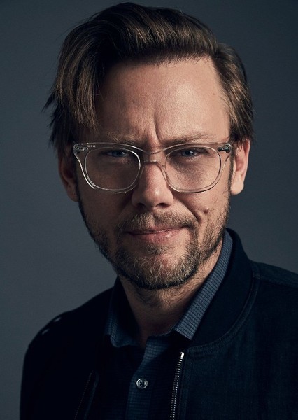 Jimmi Simpson as Kevin