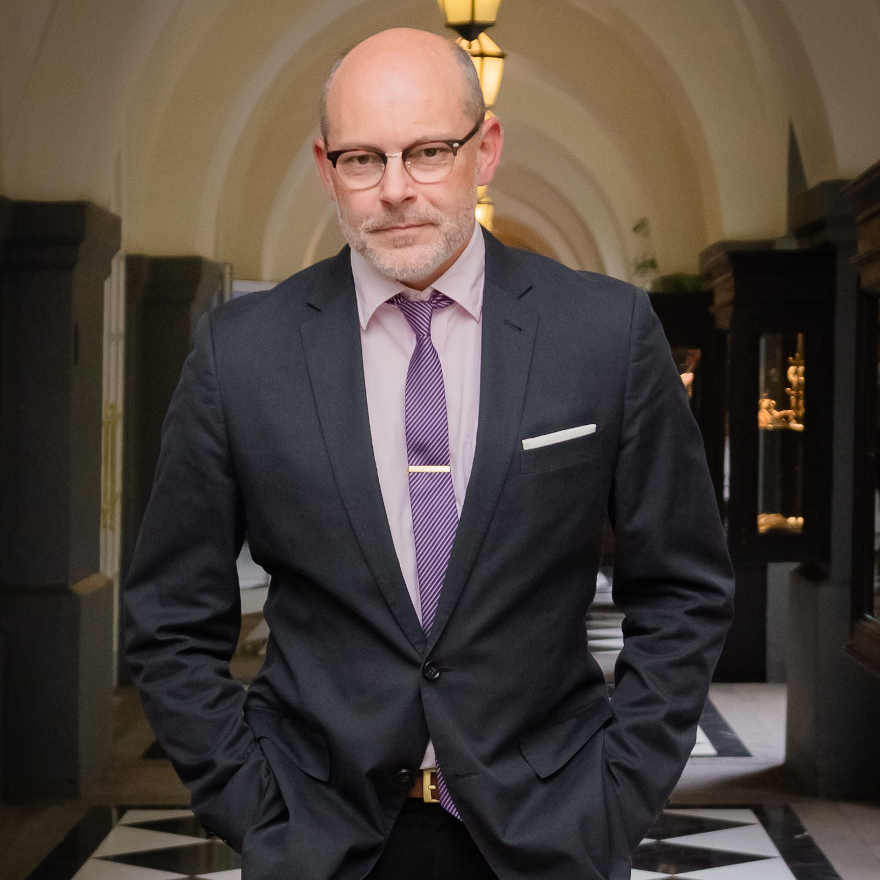 Rob Corddry as Geoff