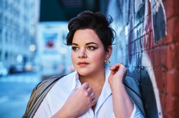 Melanie Field as Ellye