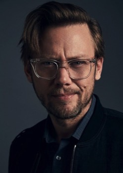 Jimmi Simpson as Kevin